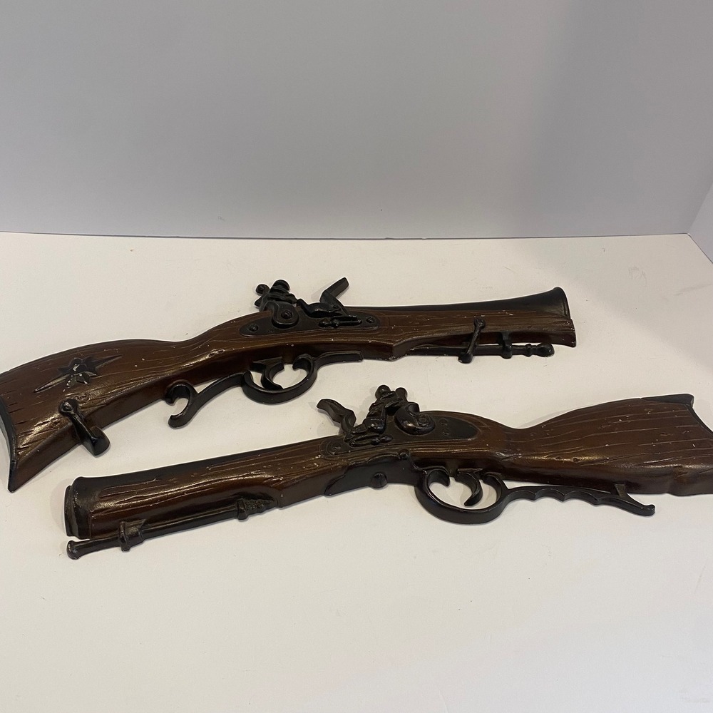 Sexton Pistol Wall Art Brown Good 1972 Vintage Cast Metal Flintlock Set Pair‎